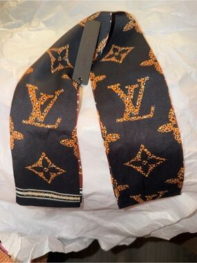 Fashion Black and Orange Leopard Monogram Silk Twilly